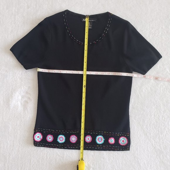AD Originals Knit Beaded & Embroidered Scoop Neck Short sleeves Womens Top SZ S - Picture 11 of 13